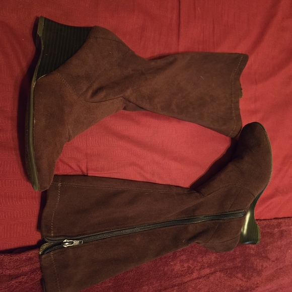 Pretty dark brown, zip up suede boots with 2 inch heel. Size 6 1/2. - Picture 2 of 5